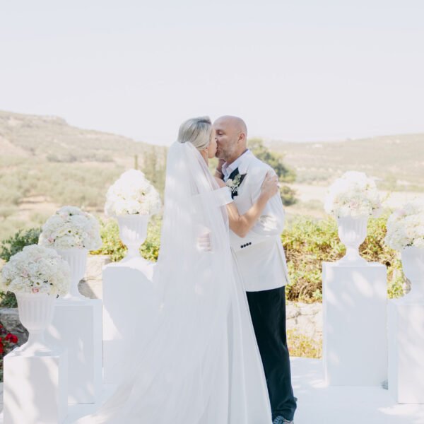 Liisabel and Hando’s luxurious Wedding in Crete